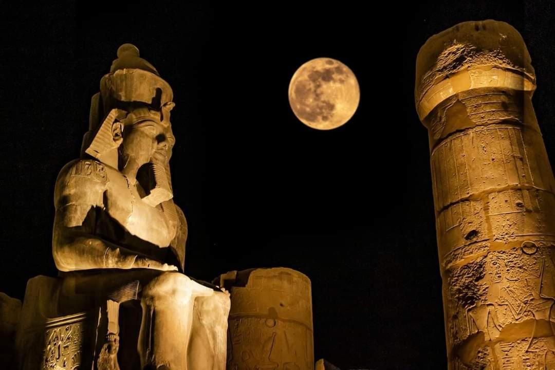 Modos Place Luxor Bagian luar foto