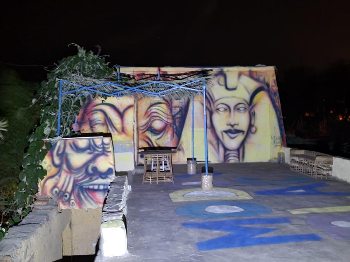Modos Place Luxor Bagian luar foto